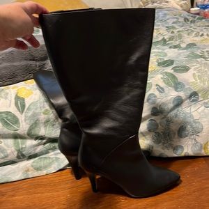 Fitzwell size 8 black softy calf boots. Wide C